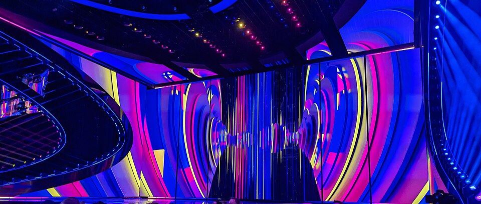 Panoramic view of the Eurovision 2026 stage and audience at Wiener Stadthalle
